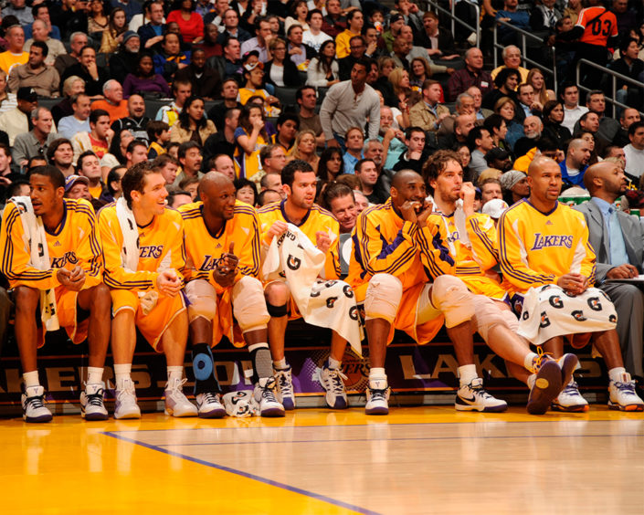 banquillo-lakers-