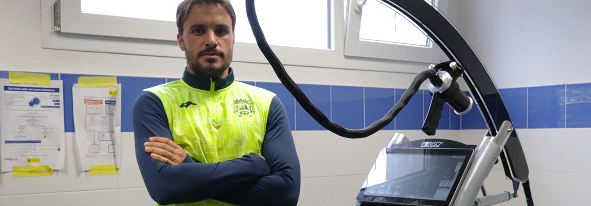 Pedro León junto a la Bomba Diamagnética CTU Mega 20