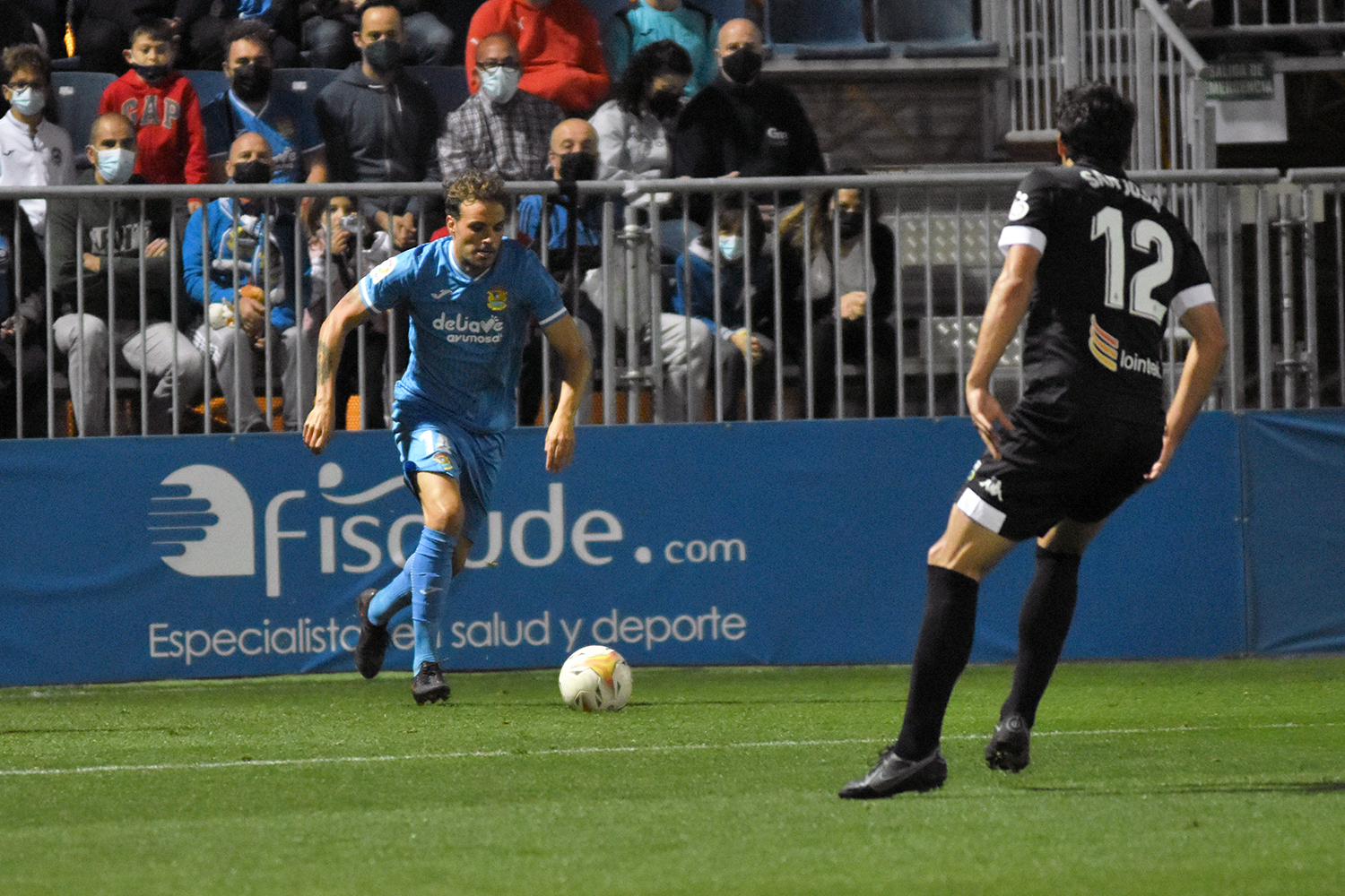 Pedro León en un partido del Fuenlabrada CF la temporada 2021/22 